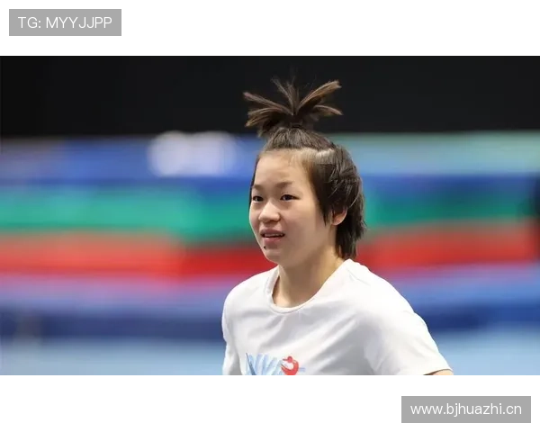 全红婵训练场突然带墨镜，这架势是准备出门拍时尚大片了？