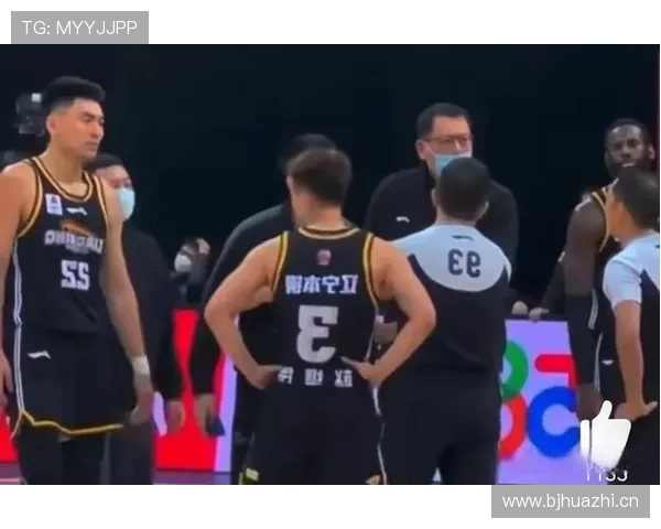 篮球比赛裁判的判罚流程详解，看懂吹哨后的标准步骤。